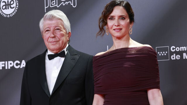 El look de Ayuso en los Premios Platino 2025.
