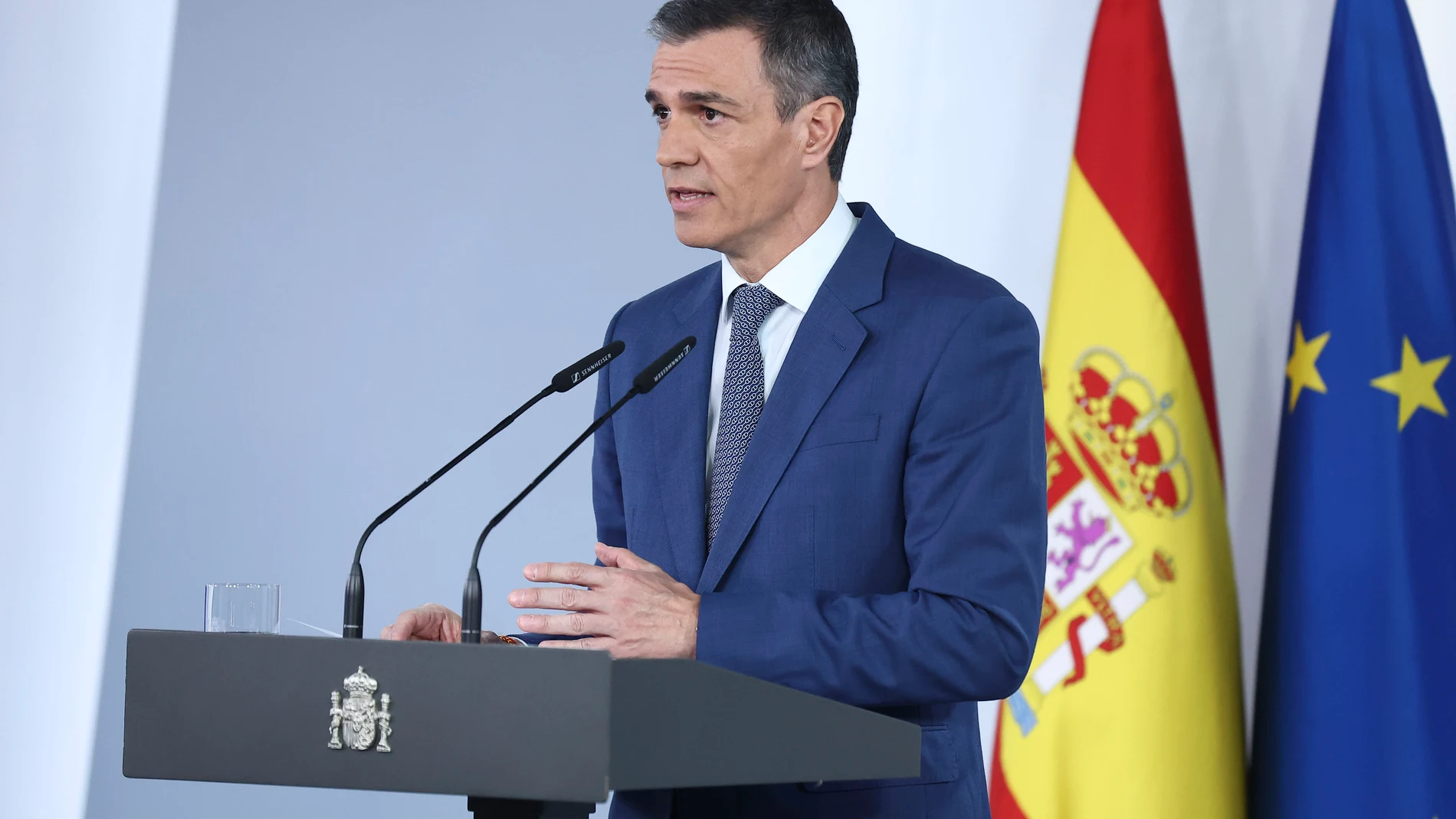MADRID, 28/04/2025.- El presidente del Gobierno, Pedro Sánchez, ofrece una rueda de prensa este lunes, en Madrid, con motivo del apagón eléctrico que sufre el país. EFE/ Pool Moncloa / Fernando Calvo SOLO USO EDITORIAL SOLO DISPONIBLE PARA ILUSTRAR LA NOTICIA QUE ACOMPAÑA (CRÉDITO OBLIGATORIO)