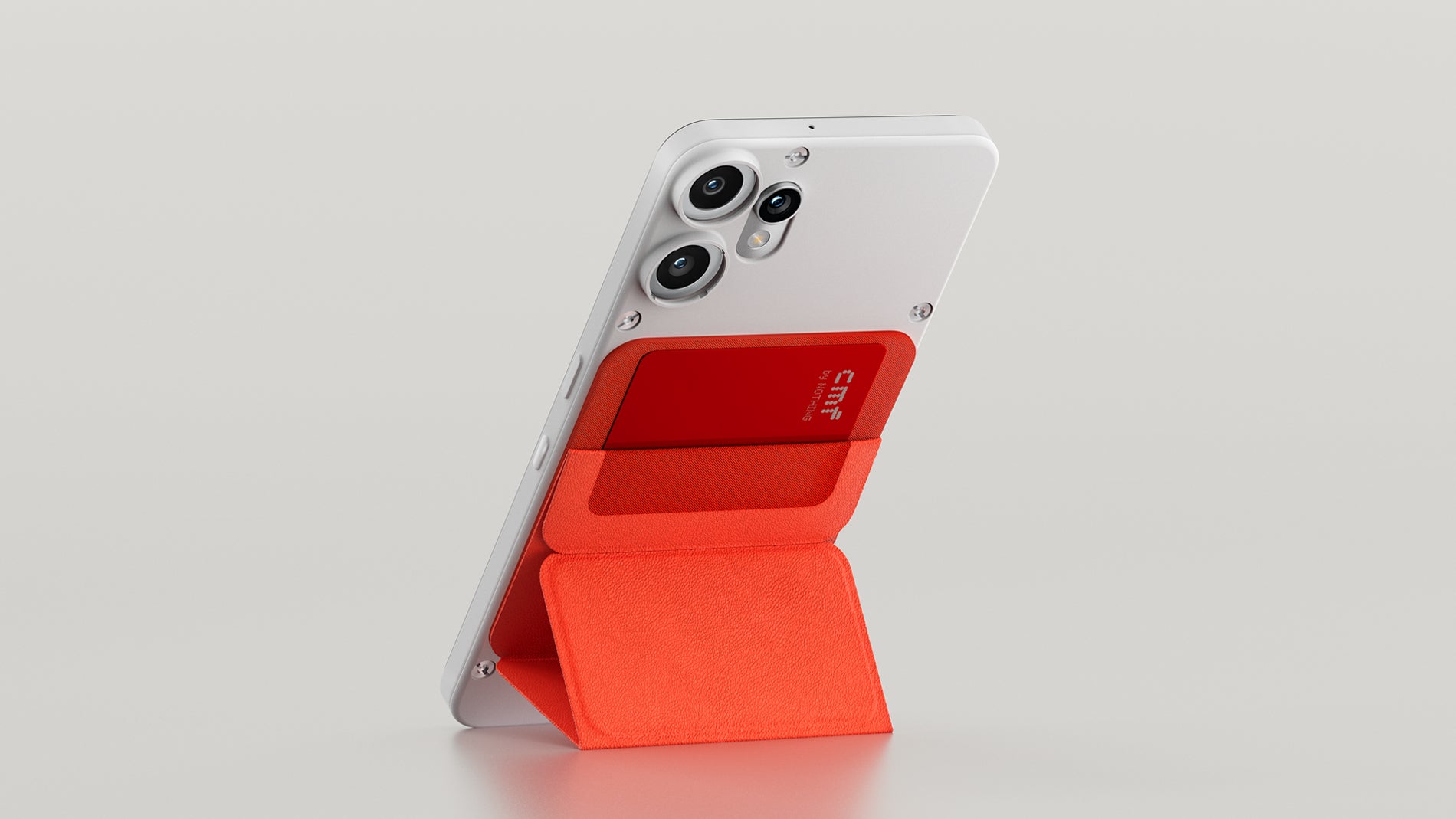 El nuevo CMF Phone 2 Pro en color blanco con la nueva billetera/soporte en color naranja