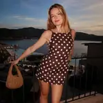 Influencer con el vestido favorito de las parisinas en primavera.