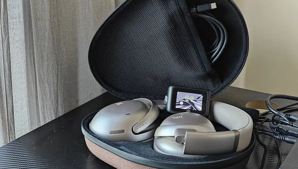 Estos JBL Tour One M3 usan inteligencia artificial para el proceso de cancelación de ruido