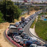 Los atascos de Sevilla a Cádiz han sido una constante este verano
