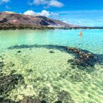 Descubre la playa española de aguas turquesas que aún escapa del turismo masivo