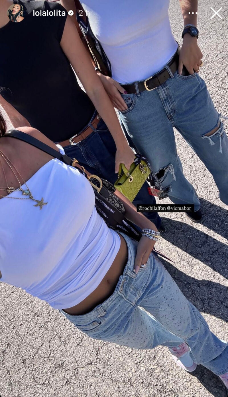 Victoria Federica con vaqueros rotos.