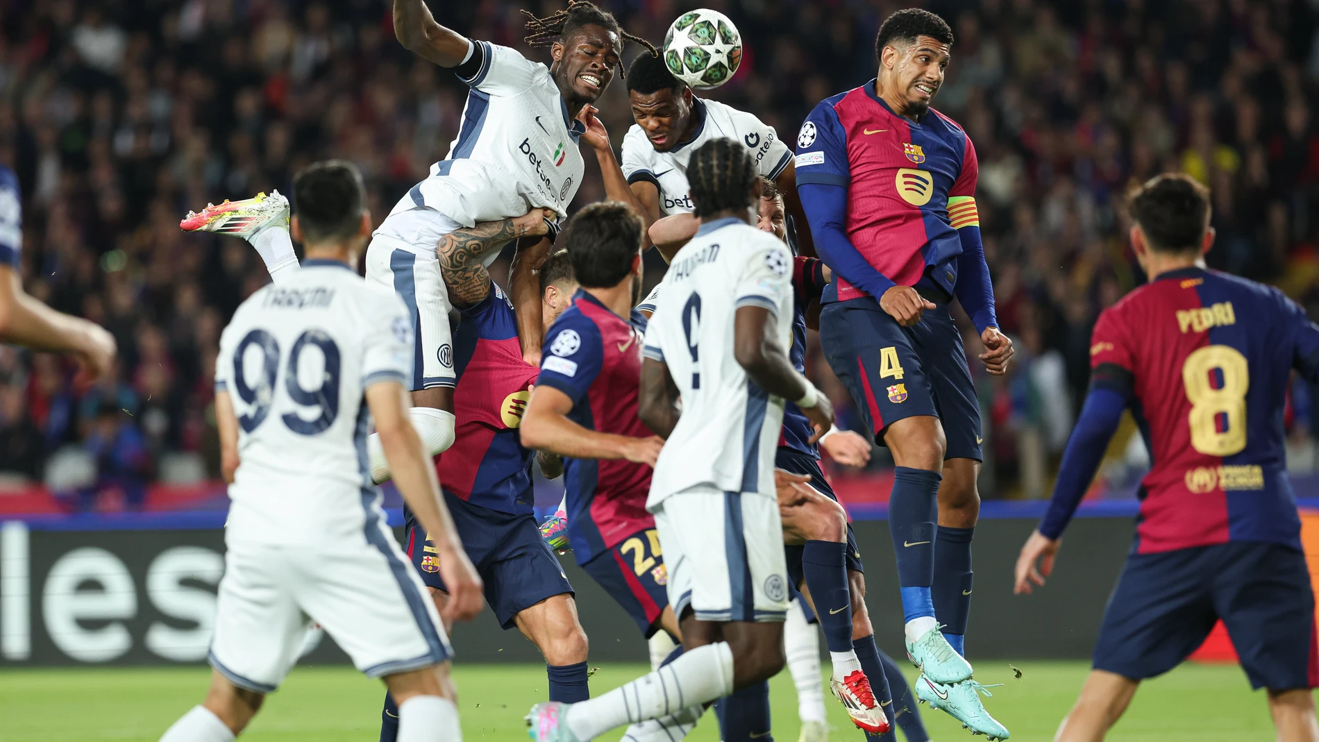 Denzel Dumfries of FC Internazionale shoot for goal during the UEFA Champions League 2024/25 Semi Final First leg, match between FC Barcelona and FC Internazionale Milano at Estadi Olimpic Lluis Companys on April 30, 2025 in Barcelona, Spain. AFP7 30/04/2025 ONLY FOR USE IN SPAIN