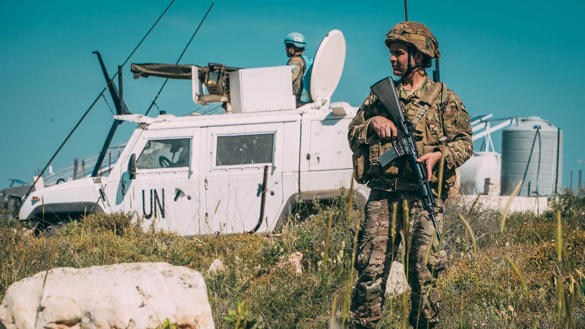 Un militar en una de las vigilancias conjuntas con los de las Fuerzas Armadas de Libano.