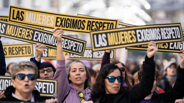 Feministas quieren que se inhabilite la patria potestad de padres de bebés nacidos por gestación subrogada