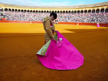 El torero, Morante de la Puebla durante el primer festejo de la temporada en Sevilla. A 20 de abril de 2025 en Sevilla, Andalucía (España). La Maestranza ha vuelto a vestirse de gala este Domingo de Resurrección, con una corrida cargada de simbolismo y expectación que marca el arranque oficial de la temporada taurina en Sevilla. 20 ABRIL 2025 Francisco J. Olmo / Europa Press 20/04/2025 El torero, Morante de la Puebla durante el primer festejo de la temporada en Sevilla. A 20 de abril de 2025 en Sevilla, Andalucía (España). La Maestranza ha vuelto a vestirse de gala este Domingo de Resurrección, con una corrida cargada de simbolismo y expectación que marca el arranque oficial de la temporada taurina en Sevilla. 20 ABRIL 2025 Francisco J. Olmo / Europa Press 20/04/2025