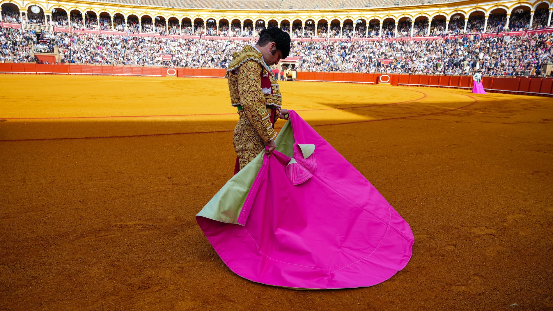 El torero, Morante de la Puebla durante el primer festejo de la temporada en Sevilla. A 20 de abril de 2025 en Sevilla, Andalucía (España). La Maestranza ha vuelto a vestirse de gala este Domingo de Resurrección, con una corrida cargada de simbolismo y expectación que marca el arranque oficial de la temporada taurina en Sevilla. 20 ABRIL 2025 Francisco J. Olmo / Europa Press 20/04/2025