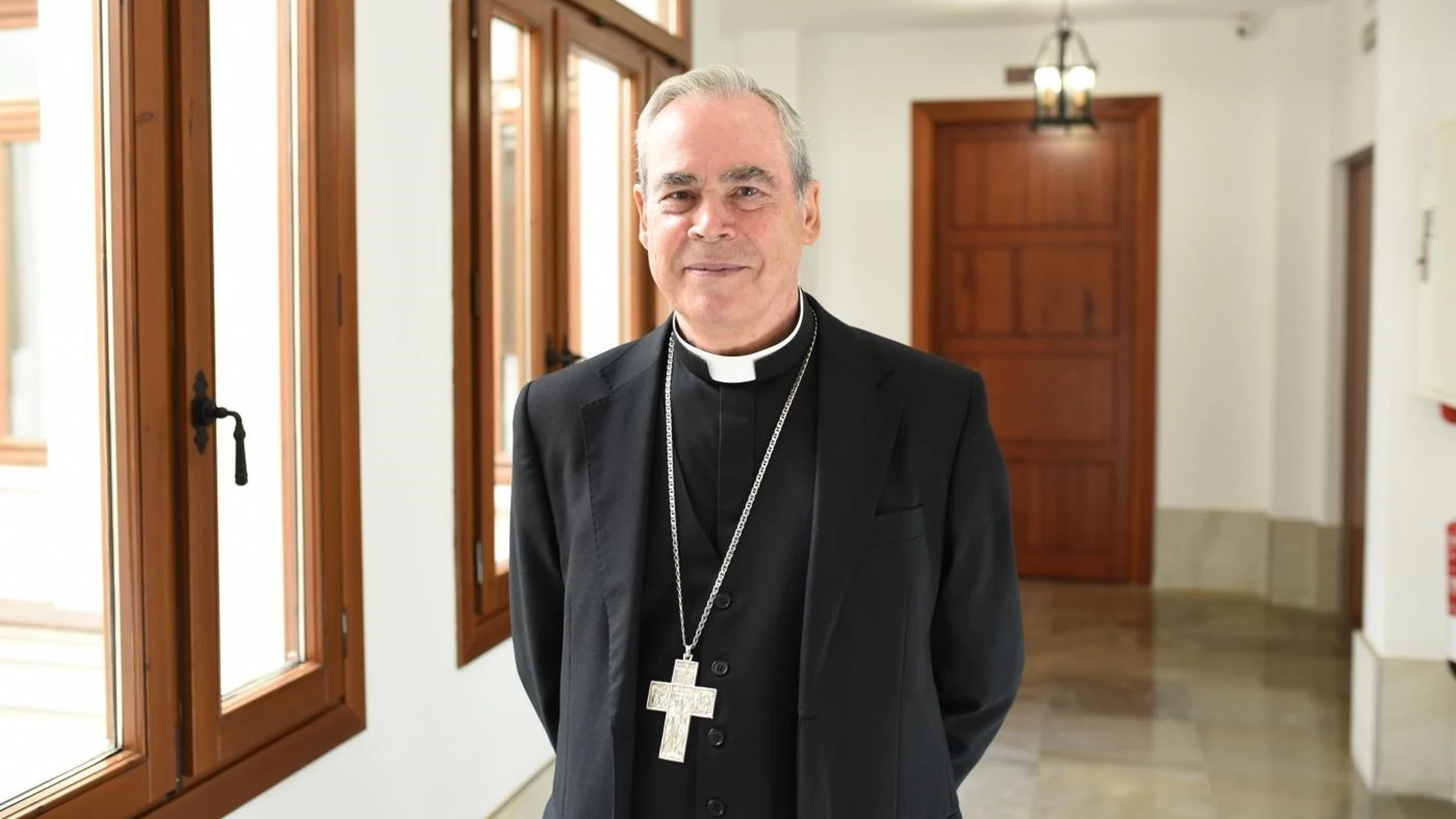 El obispo de Málaga, ingresado en la UCI por una infección tras una operación
