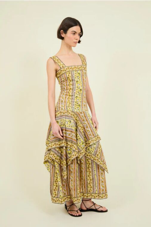 Vestido amarillo.