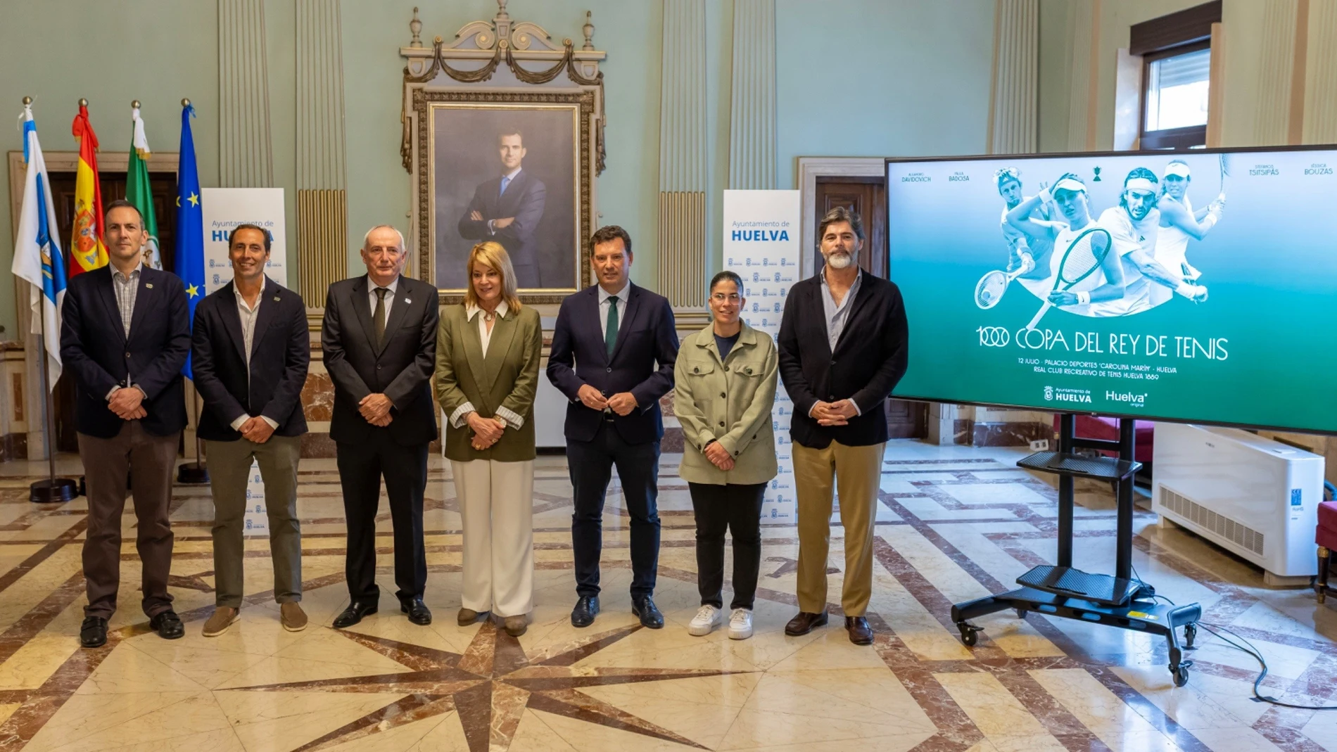 Presentación del cartel del centenario de la Copa del Rey de Tenis. REMITIDA / HANDOUT por AYUNTAMIENTO DE HUELVA Fotografía remitida a medios de comunicación exclusivamente para ilustrar la noticia a la que hace referencia la imagen, y citando la procedencia de la imagen en la firma 30/04/2025