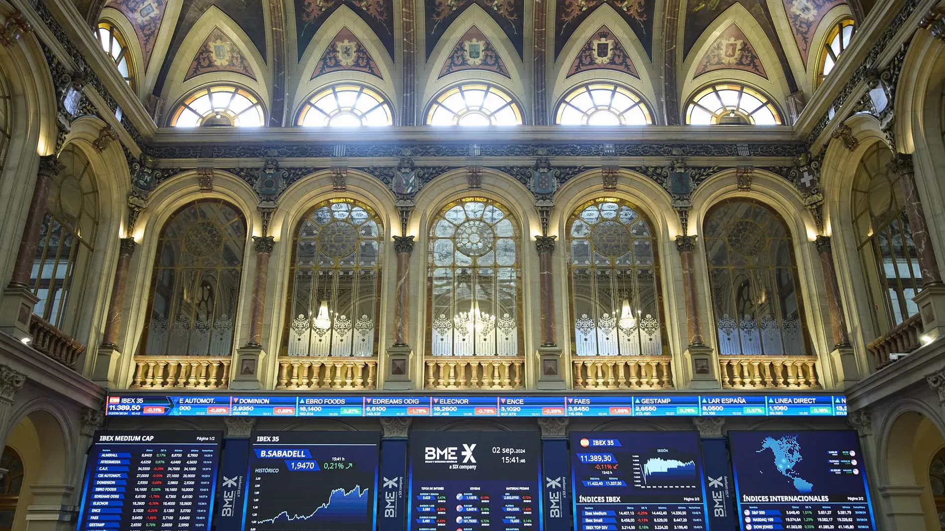 Economía/Bolsa.- CaixaBank se deja un 3,7% en Bolsa tras presentar sus resultados trimestrales y Santander cede un 1%