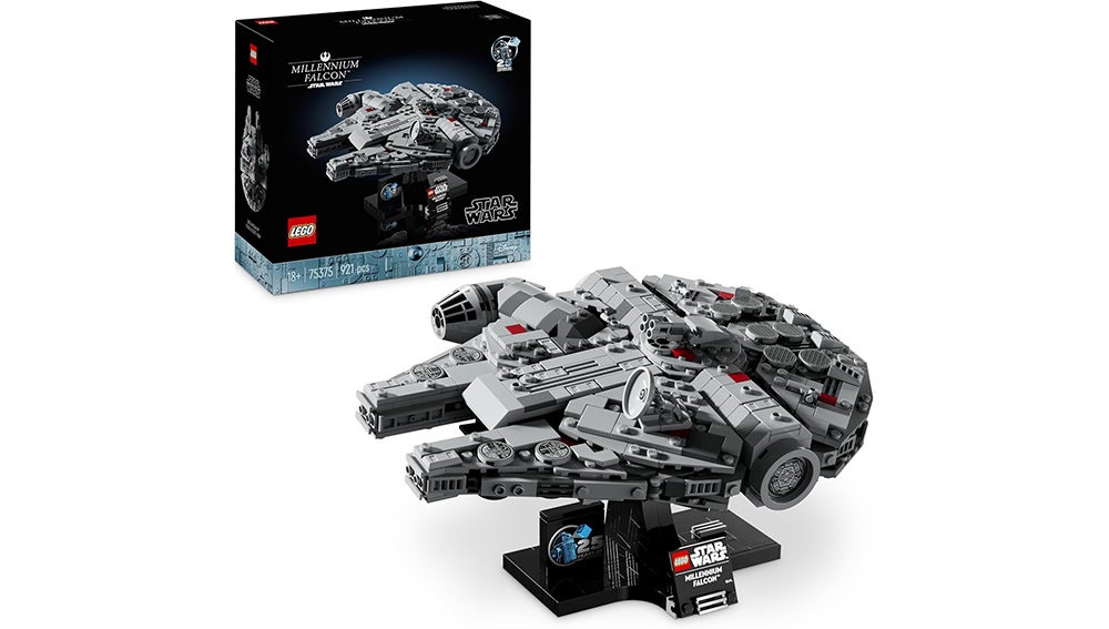 Esta figura del Halcón Milenario tiene cerca de 1.000 piezas que le dan forma