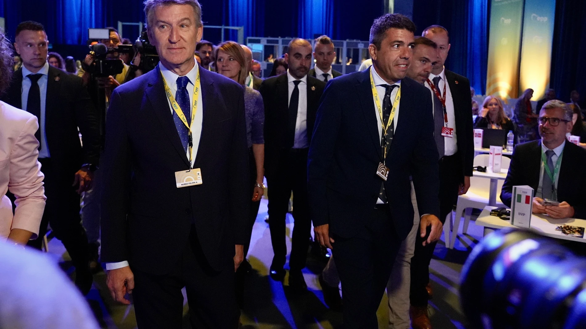 El 'president' de la Generalitat y líder del PPCV, Carlos Mazón, y el presidente del PP, Alberto Núñez Feijóo, en la segunda jornada del congreso del PPE EDUARDO MANZANA/EUROPA PRESS 30/04/2025