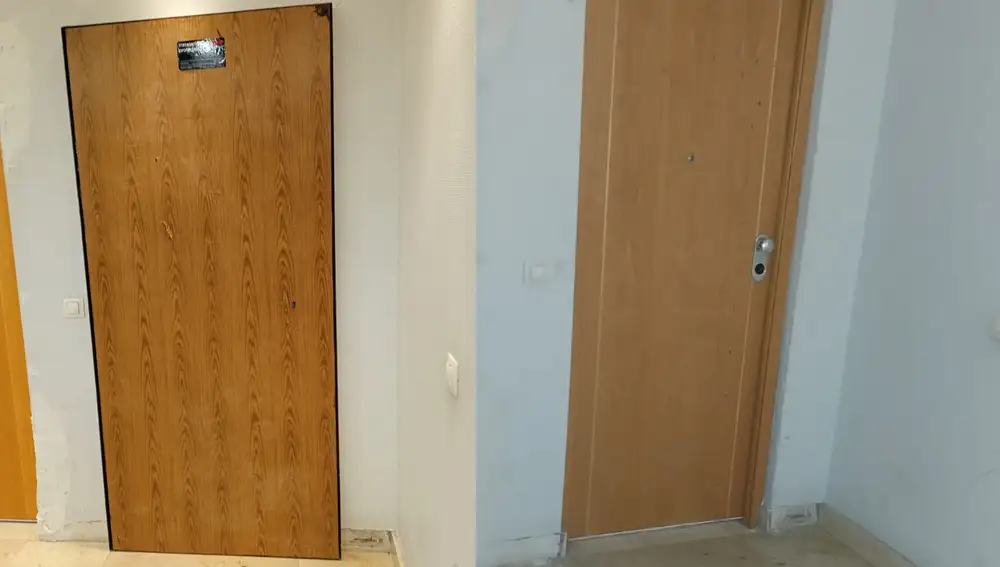 Puerta de la vivienda con seguridad antes de la entrada (izquierda) y la nueva puerta instalada por los okupas que entraron el lunes (derecha)