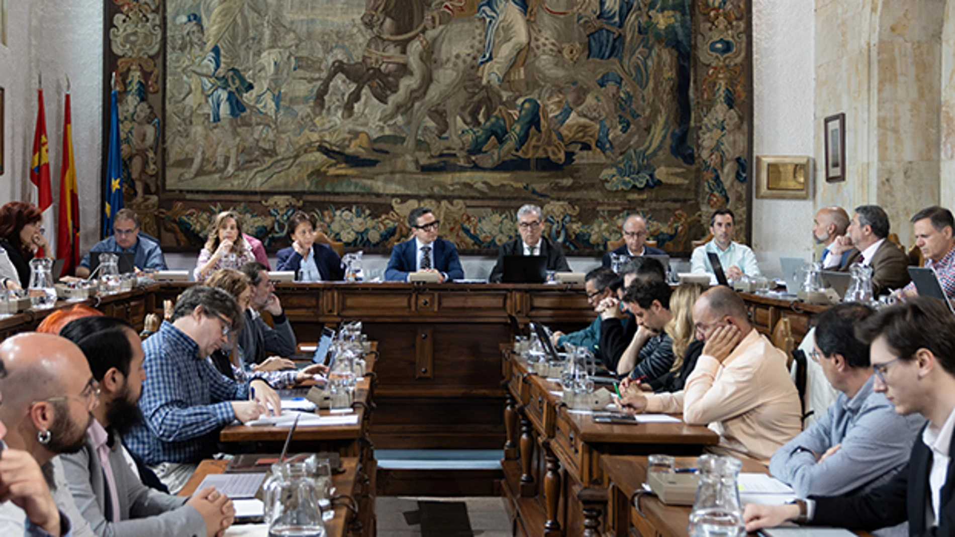 Consejo de Gobierno de la Universidad de Salamanca presidida por el rector Juan Manuel Corbacho