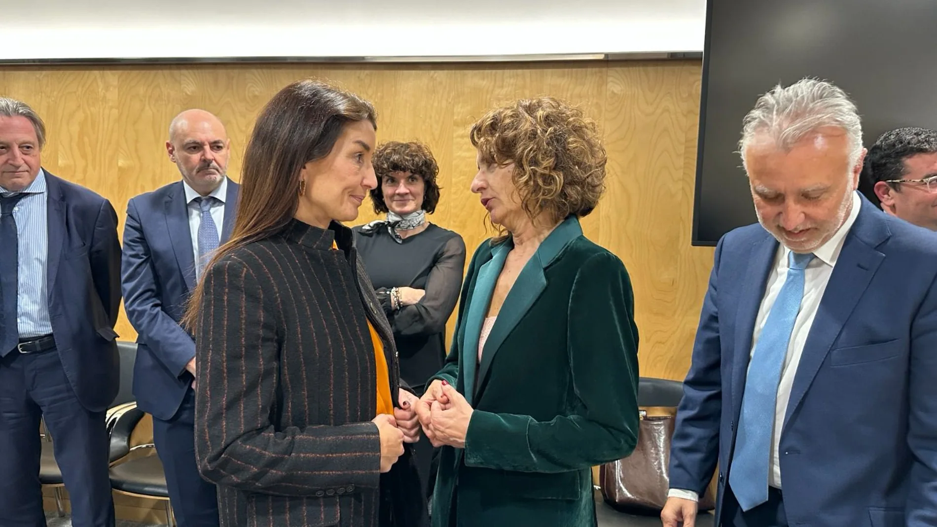 La consellera de Hacienda, Ruth Merino, con la ministra de Hacienda, María Jesús Montero