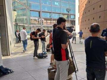 La declaraci&oacute;n al matrimonio detenido en Oviedo por abandono de menores, retrasado por falta de interprete