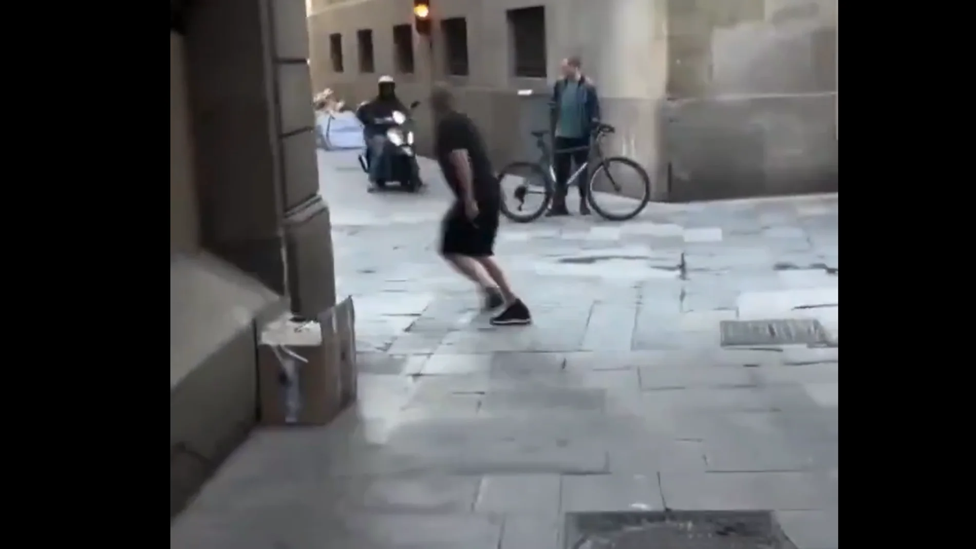 Pánico en el Gòtic de Barcelona: un hombre con machete hiere a un transeúnte y es detenido cerca de Sant Jaume