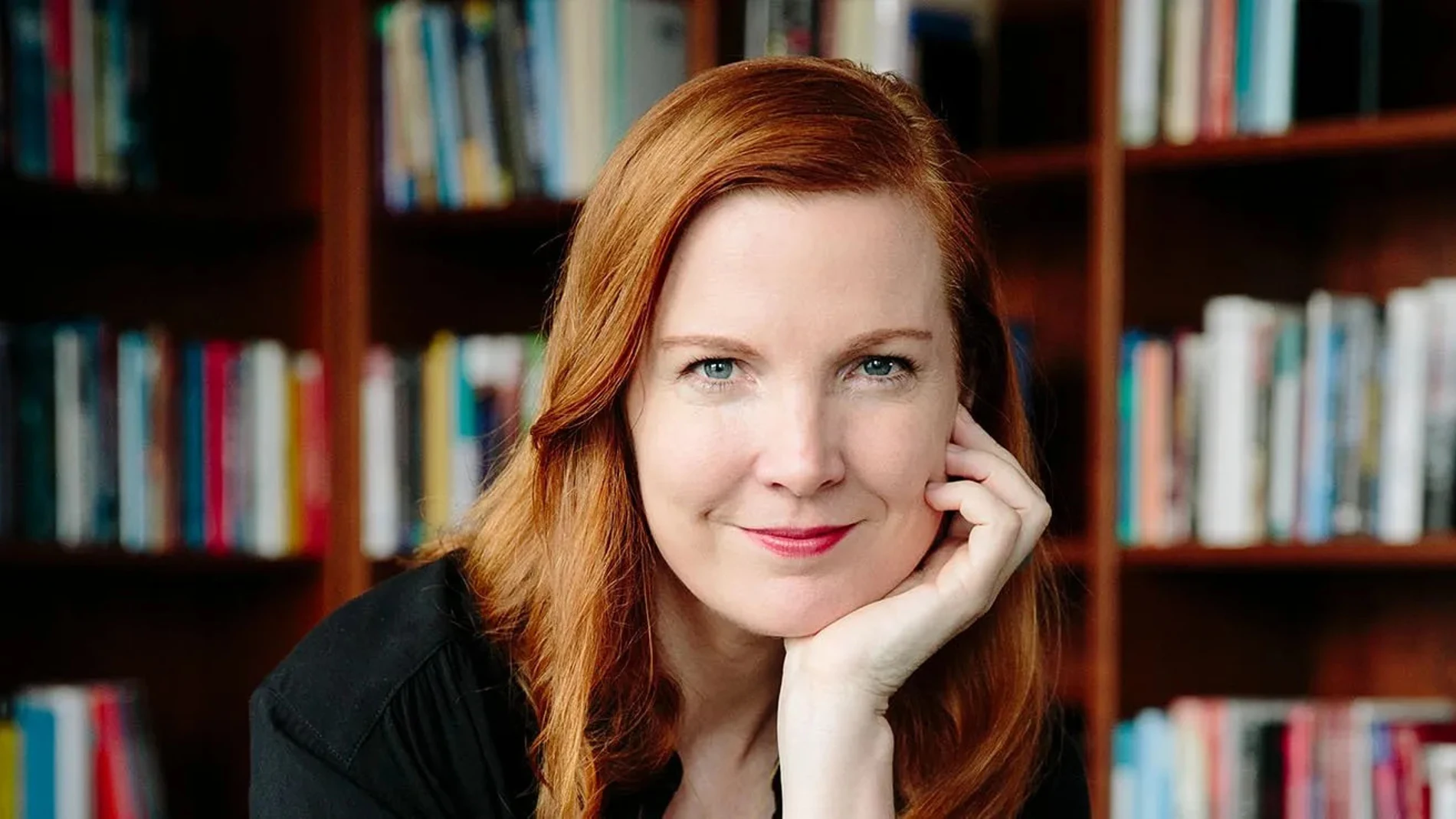 Kate Crawford, experta en IA, lo tiene claro sobre la Inteligencia Artificial General: "Creo que es una distracción, un término de marketing"