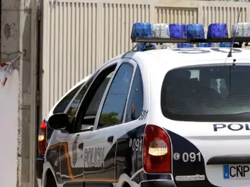 Un coche de la Policía Nacional Un coche de la Policía Nacional