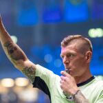 El árbitro Toni Kroos