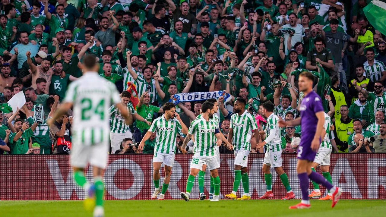 El Betis le perdona la vida a la Fiorentina (2-1)