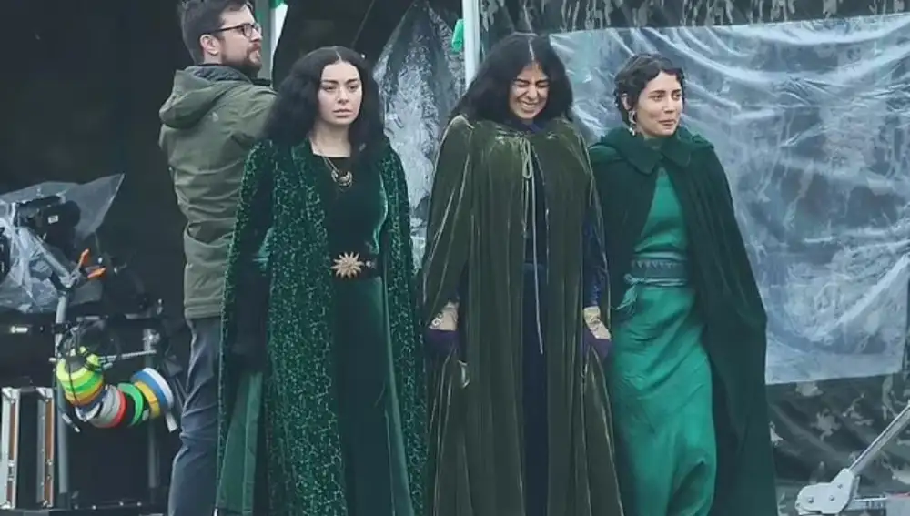 Charlie XCX en el set de rodaje de '100 Nights of Hero'