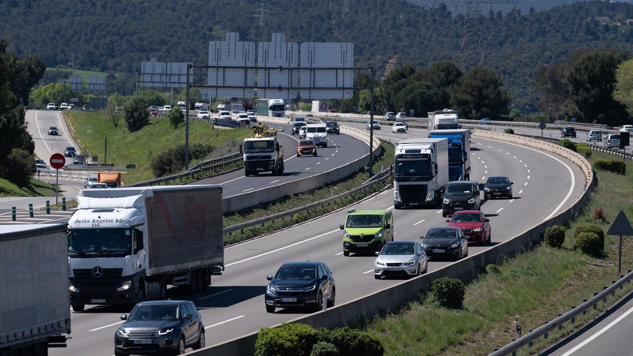 Qué carreteras evitar en la 'operación retorno' de verano 2025: estas son las rutas alternativas recomendadas por la DGT