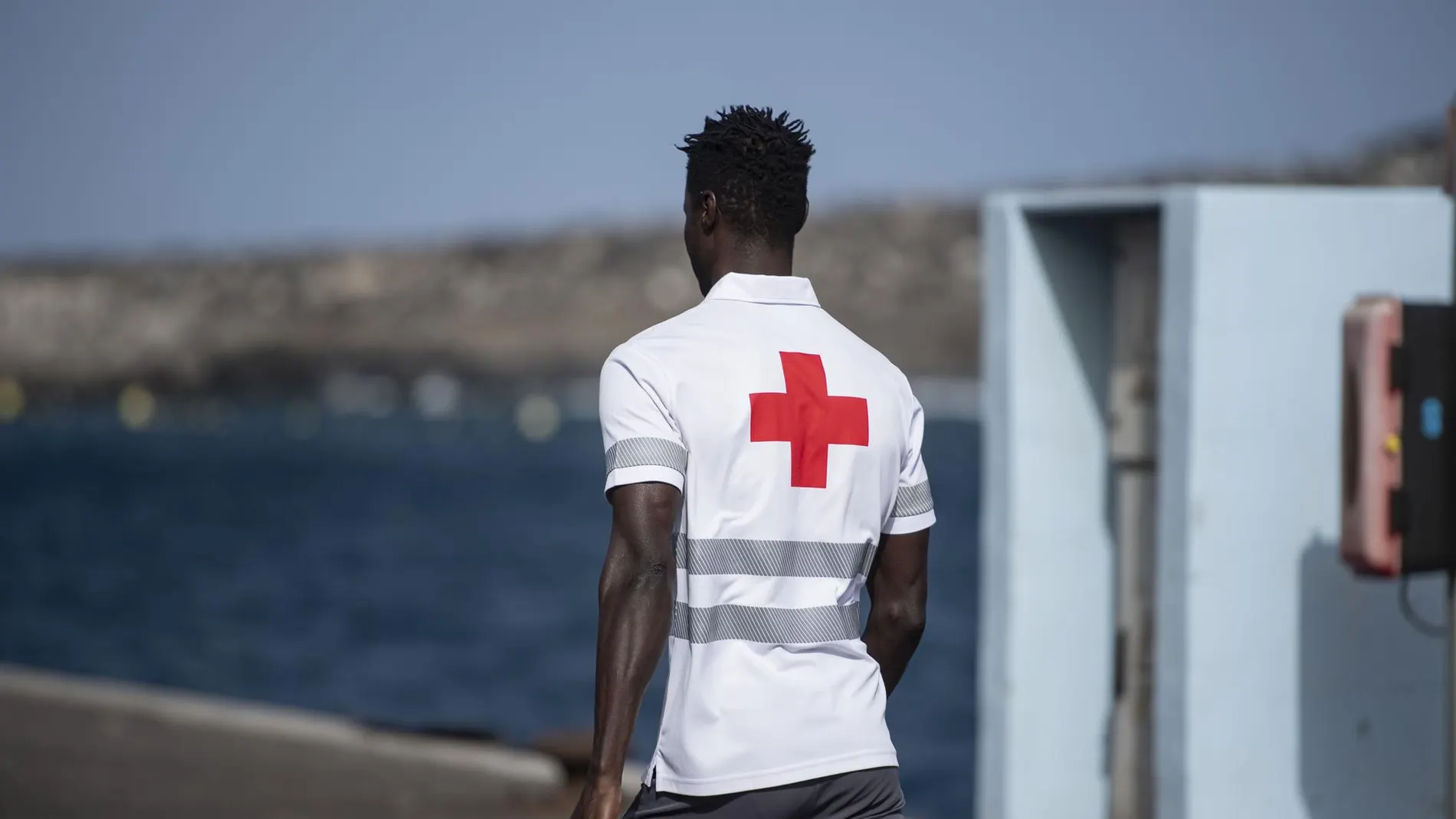 Una patera con 17 migrantes, cuatro de ellos heridos leves, desembarca en Gualchos (Granada)