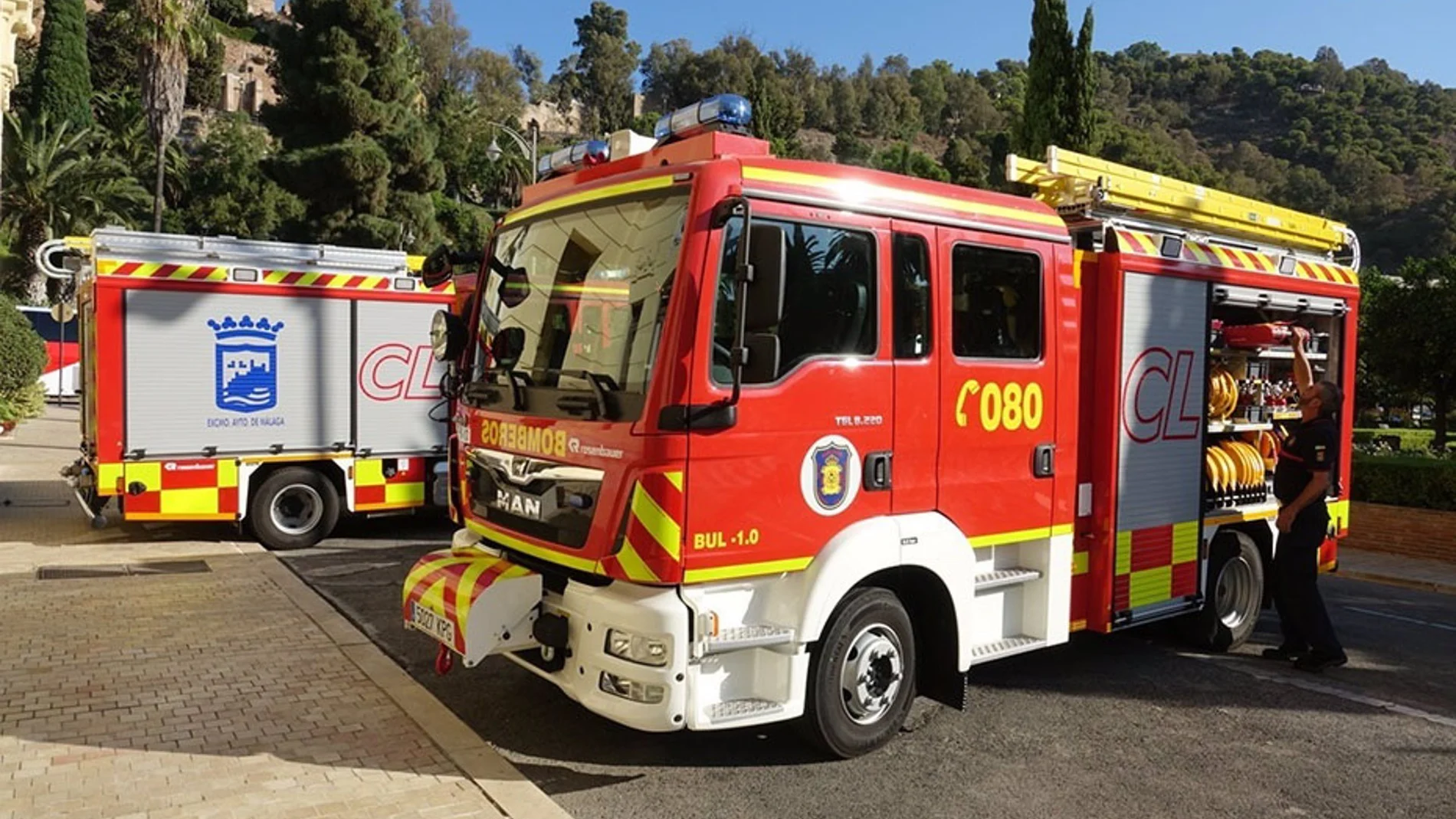 Sucesos.- Una veintena de personas, cuatro de ellas menores, afectadas tras el incendio en una vivienda en Málaga