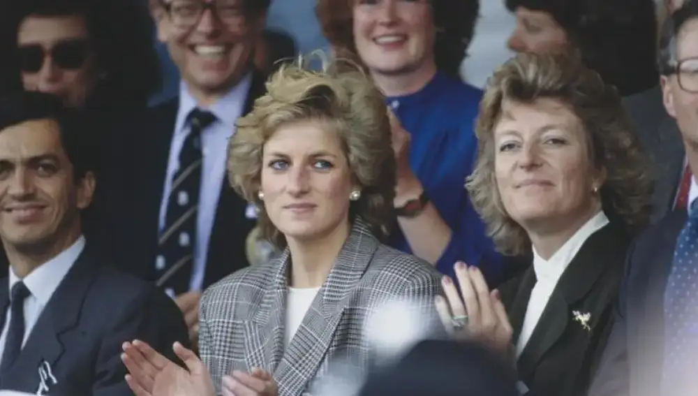 Lady Di junto a su hermana Lady Sarah