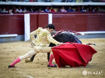 Álvaro Lorenzo llama la atención como mejor sabe: toreando Álvaro Lorenzo llama la atención como mejor sabe: toreando