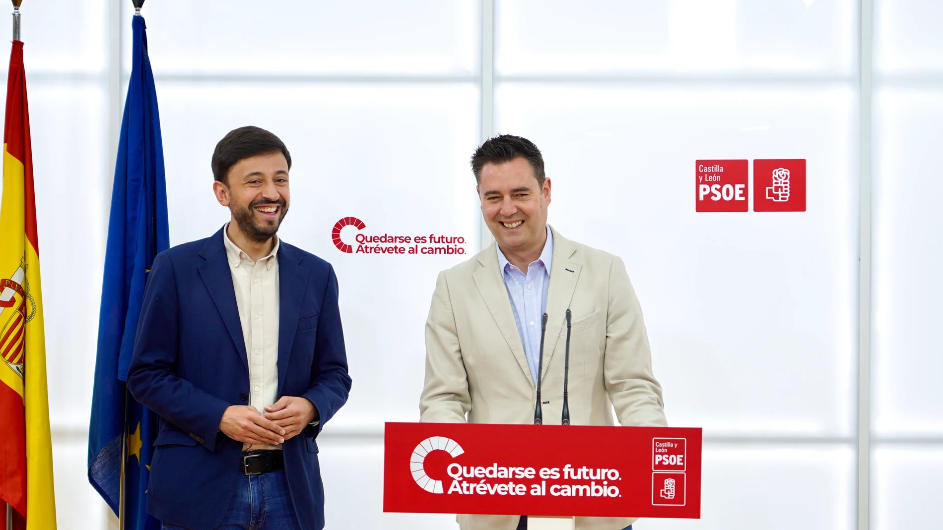 El secretario de Organización del PSOECyL, Daniel de la Rosa, y el secretario de Política Municipal del PSOECyL, Fran Díaz, informan de diversas acciones en materia de política municipal.