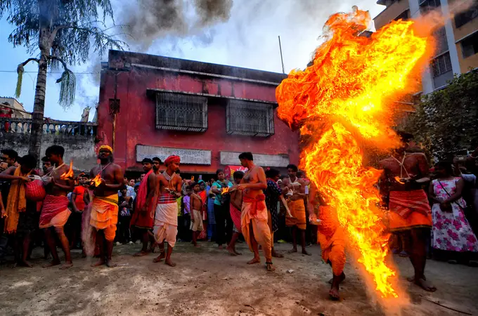 Al menos seis muertos y más de 50 heridos en una estampida en un templo en India Al menos seis muertos y más de 50 heridos en una estampida en un templo en India