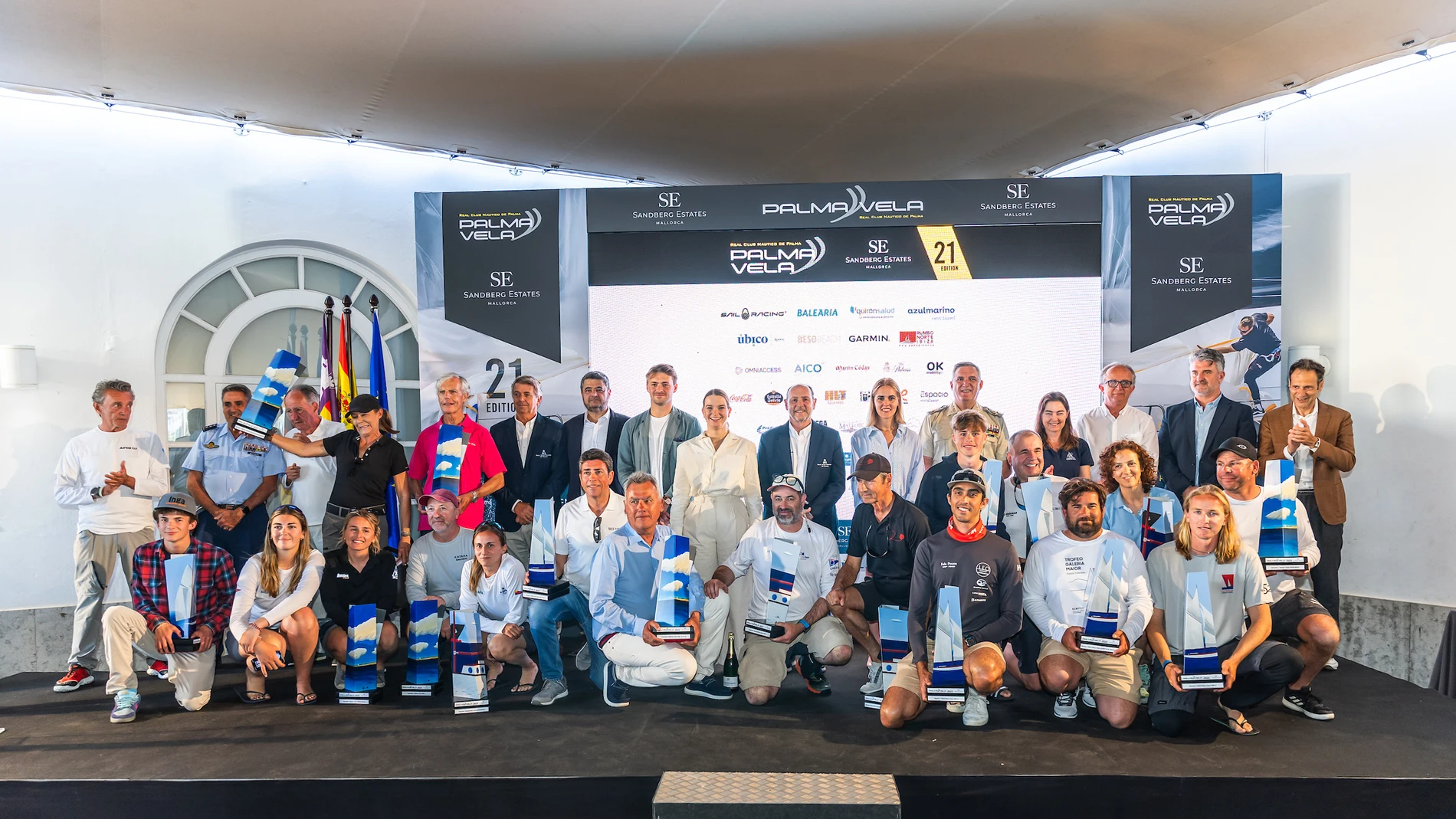 Foto de familia de autoridades y premiados, en la 21ª Sandberg PalmaVela