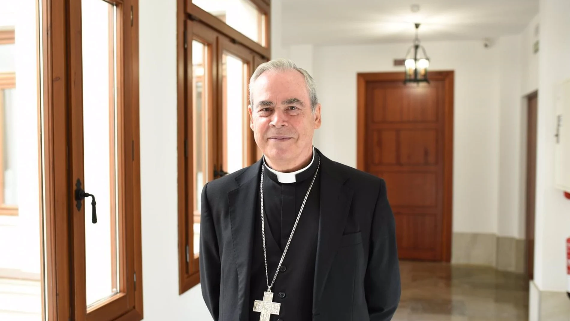 Continúa la "evolución positiva y favorable" del estado de salud del obispo de Málaga "dentro de la gravedad"