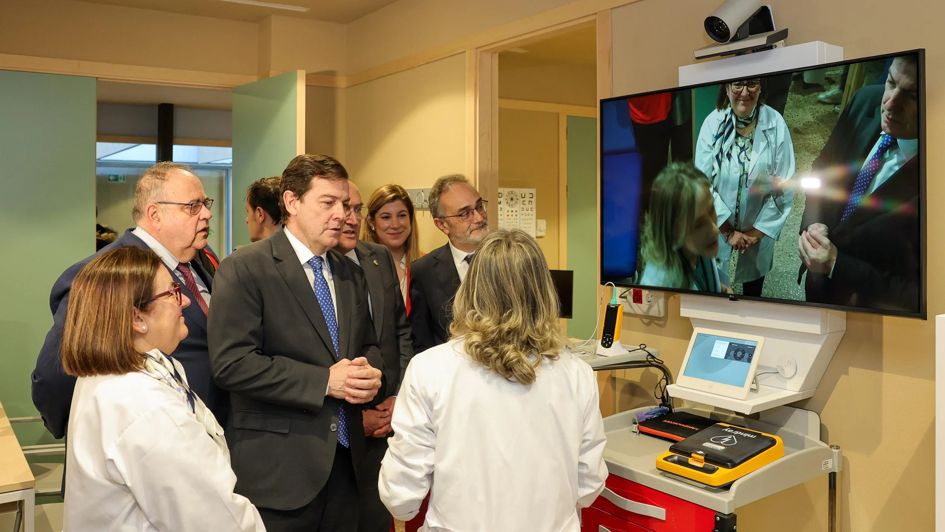 El presidente de la Junta visita el nuevo centro de salud de La Magdalena, en Valladolid, junto al consejero Alejandro Vázquez