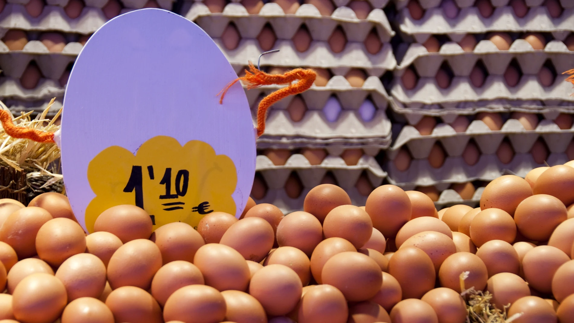 Huevos en un mercado de Barcelona, España