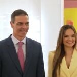 Sánchez mantiene un encuentro con Melody en Moncloa y le desea "la mejor suerte" en Eurovisión 2025