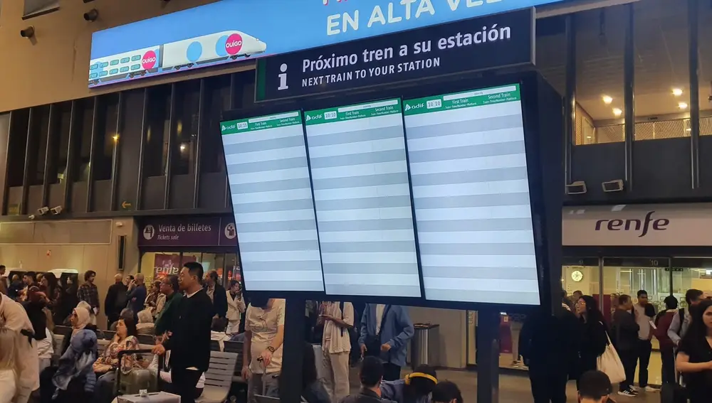 Paneles sin información en la estación de Santa Justa