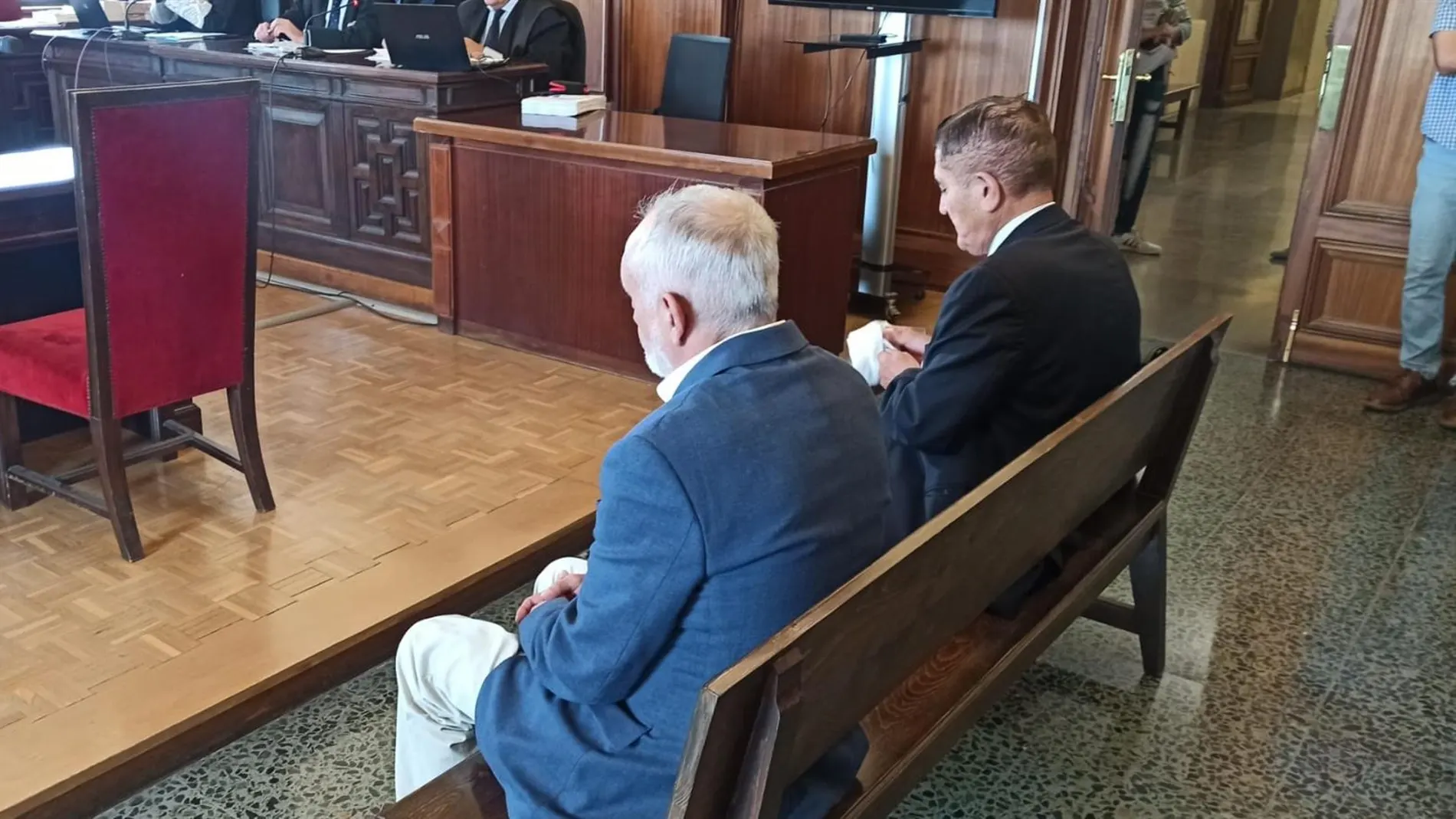 El exalcalde de Lebrija (Sevilla) condenado en el "caso Faffe" compareció para evaluar la sentencia