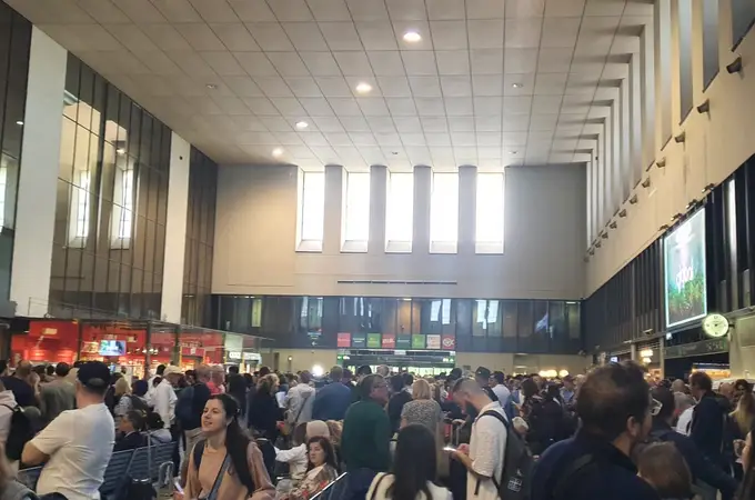 Caos ferroviario: más de 14 horas sin trenes desde Madrid destino Andalucía en el arranque de las vacaciones Caos ferroviario: más de 14 horas sin trenes desde Madrid destino Andalucía en el arranque de las vacaciones