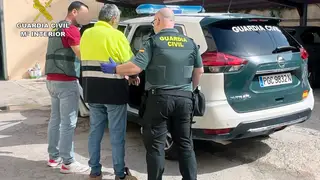 a Guardia Civil detiene a un hombre de 70 años por matar a otro de 74 con una pistola en Archena (Murcia) a Guardia Civil detiene a un hombre de 70 años por matar a otro de 74 con una pistola en Archena (Murcia)