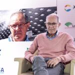 El periodista José Ángel de la Casa fue homenajeado en la Jornada de Periodismo Deportivo en La Cartuja de Sevilla cuatro décadas después de narrar para TVE el 12-1 a Malta