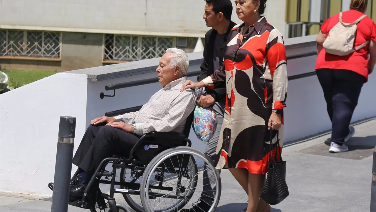 Curro Romero, fuera de peligro tras días muy duros