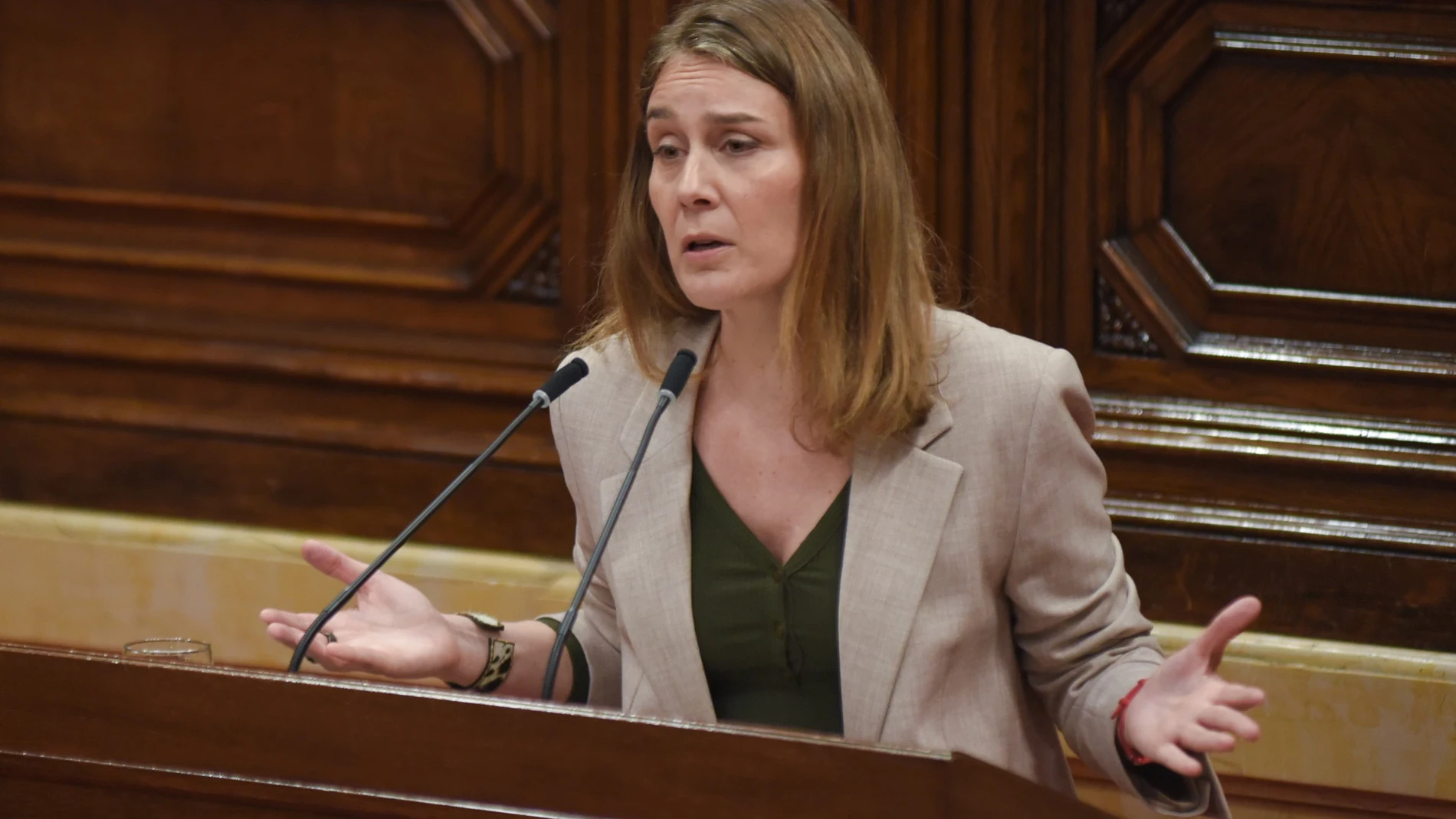 La líder de los Comuns en el Parlament, Jéssica Albiach, interviene en el pleno del Parlament. ALBERTO PAREDES-EUROPA PRESS 06/05/2025