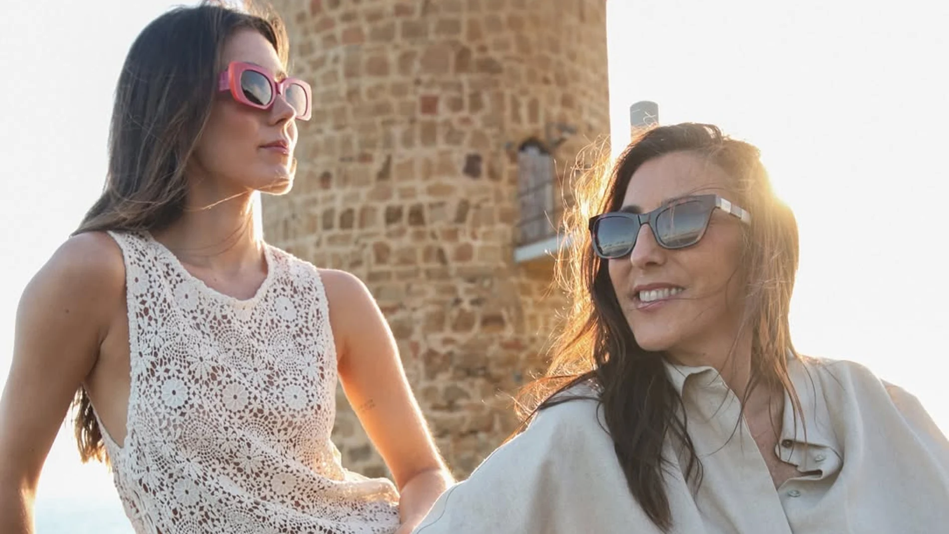 Anna Padilla y Paz con su nueva colección de gafas.