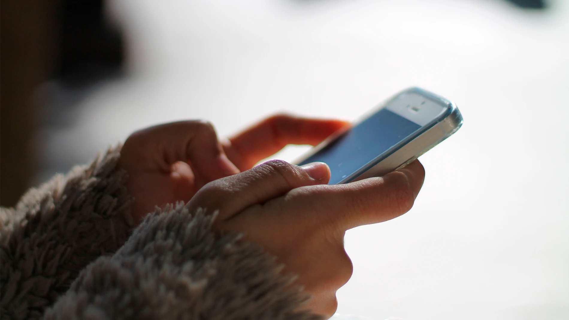 WhatsApp y Twitch, entre las plataformas que también podrían prohibirse a menores en Australia.